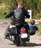 Kindersitz-am-Motorrad